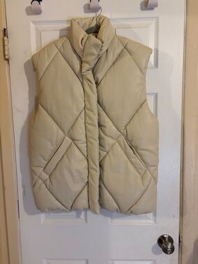 Abercrombie & Fitch Cream Quilted Puffer Vest